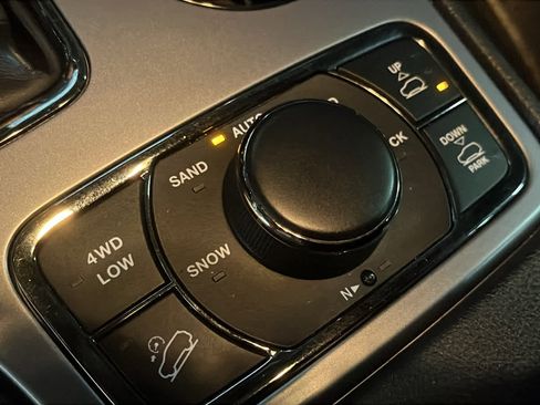 Used 2020 Jeep Grand Cherokee High Altitude AWD/4WD image 20