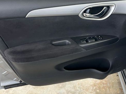 Used 2013 Nissan Sentra SR w/ Premium Pkg FWD image 11