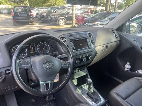 Used 2012 Volkswagen Tiguan SE image 16