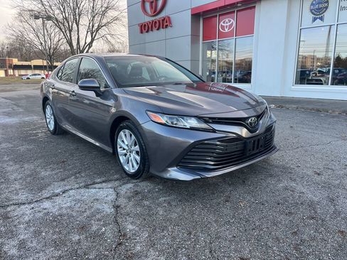 Used 2018 Toyota Camry LE image 7