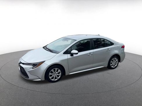 Used 2025 Toyota Corolla LE FWD image 8
