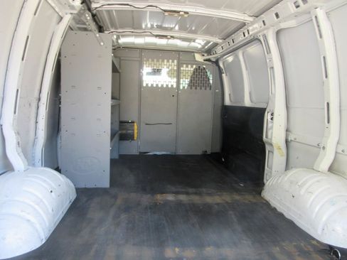 Used 2021 Chevrolet Express 2500 w/ Driver Convenience Package RWD image 19