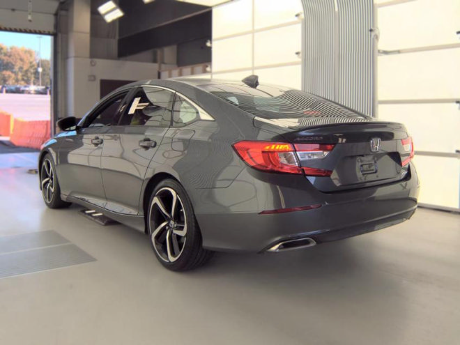 Used 2018 Honda Accord Sport image 6