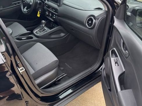 Used 2023 Hyundai Kona SE FWD image 15