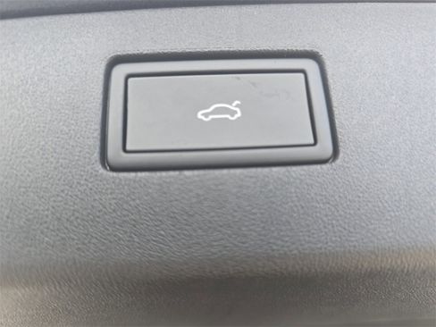 New 2026 Volkswagen Tiguan SE R-Line image 18