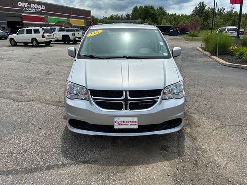 Used 2012 Dodge Grand Caravan SXT FWD image 2