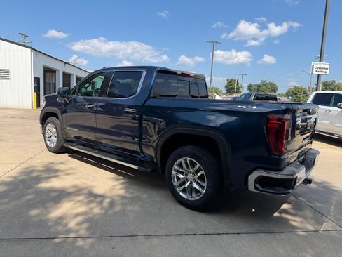 Used 2021 GMC Sierra 1500 SLT w/ SLT Premium Plus Package AWD/4WD image 8
