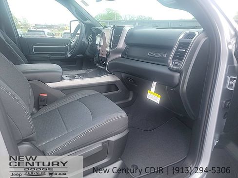 New 2026 RAM 2500 Big Horn AWD/4WD image 18