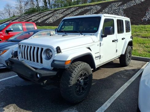 Used 2018 Jeep Wrangler Unlimited Sahara image 4