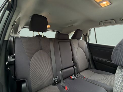 Used 2023 Toyota Highlander LE AWD/4WD image 27