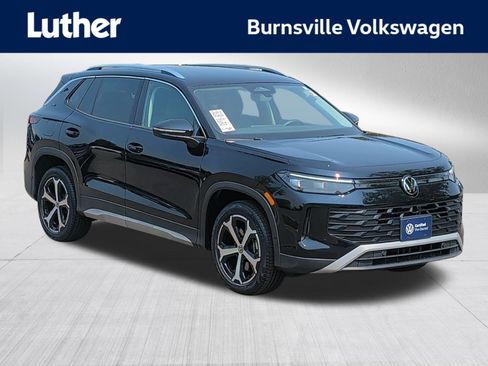 Certified 2025 Volkswagen Tiguan SE AWD/4WD image 1