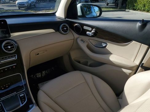 Used 2021 Mercedes-Benz GLC 300 image 23
