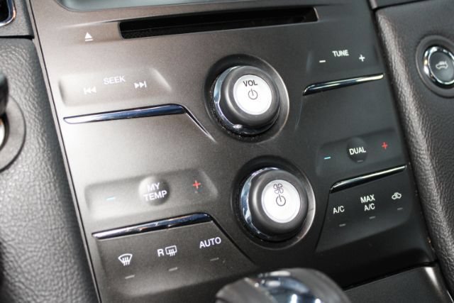 Used 2013 Ford Taurus SEL FWD image 19