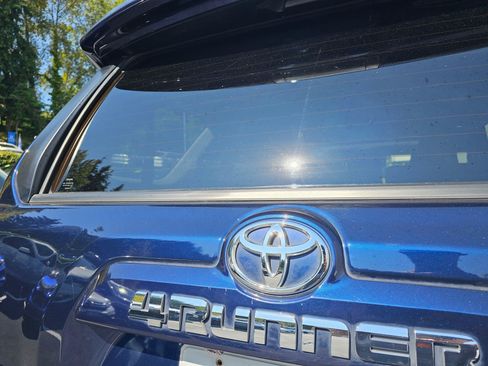 Used 2022 Toyota 4Runner SR5 Premium w/ Moonroof Package AWD/4WD image 16