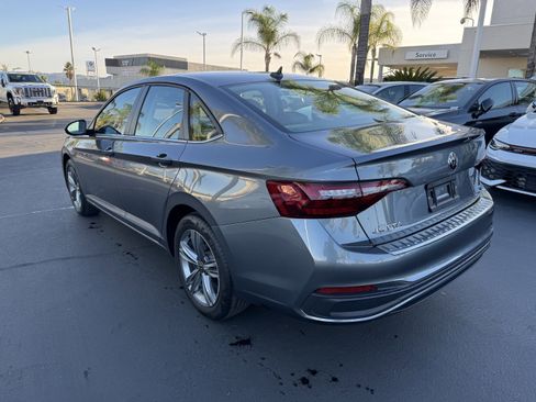 Certified 2024 Volkswagen Jetta SE w/ Panoramic Sunroof Package image 8