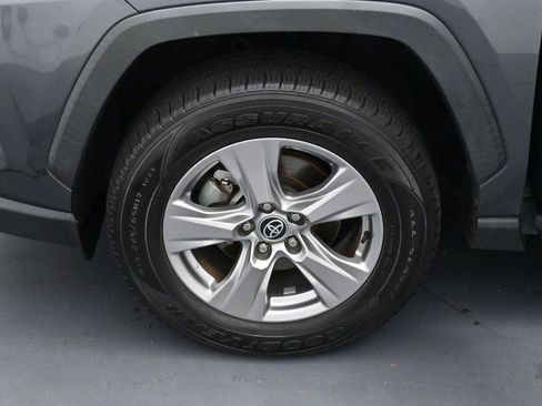 Used 2022 Toyota RAV4 XLE AWD/4WD image 30