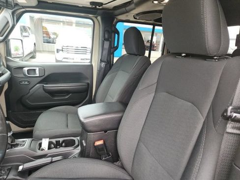 Used 2020 Jeep Gladiator Sport w/ Quick Order Package 24S AWD/4WD image 15