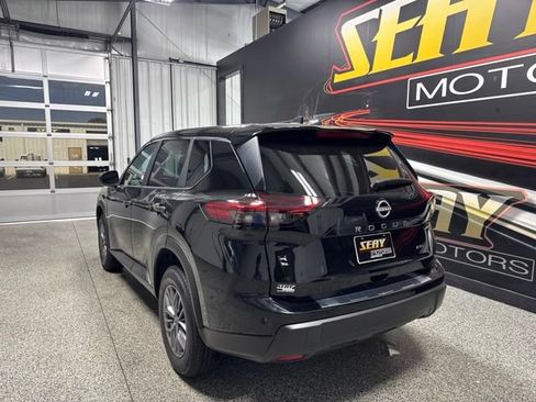 Used 2024 Nissan Rogue S AWD/4WD image 17
