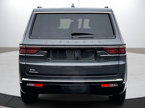 Used 2023 Jeep Wagoneer Base w/ Premium Group I image 8