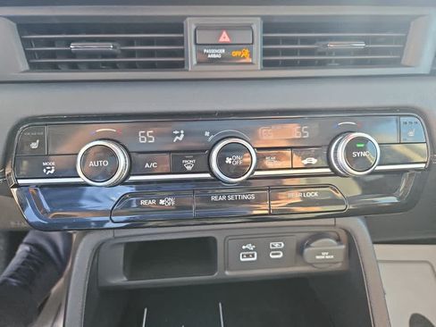 Certified 2023 Honda Pilot Touring image 39