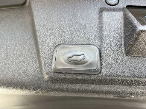 Used 2015 Chevrolet Traverse LT image 23