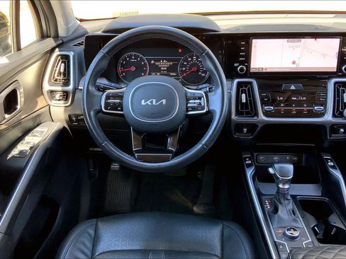 Used 2023 Kia Sorento S w/ Panoramic Sunroof Package image 5