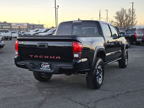 Used 2018 Toyota Tacoma TRD Off-Road w/ Technology Package image 3