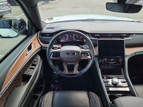 Used 2025 Jeep Grand Cherokee L Summit w/ Obsidian Package AWD/4WD image 10