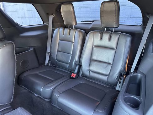 Used 2015 Ford Explorer XLT w/ Equipment Group 202B AWD/4WD image 17