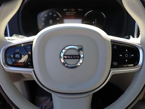 Used 2022 Volvo XC90 T8 Inscription Expression w/ Protection Package image 19