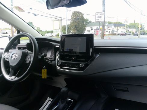 Used 2024 Toyota Corolla LE FWD image 19