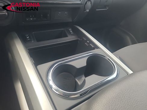 Used 2024 Nissan Titan SV w/ SV Convenience Package image 50