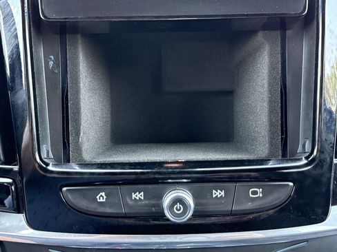 Used 2023 Chevrolet Traverse LT FWD image 27