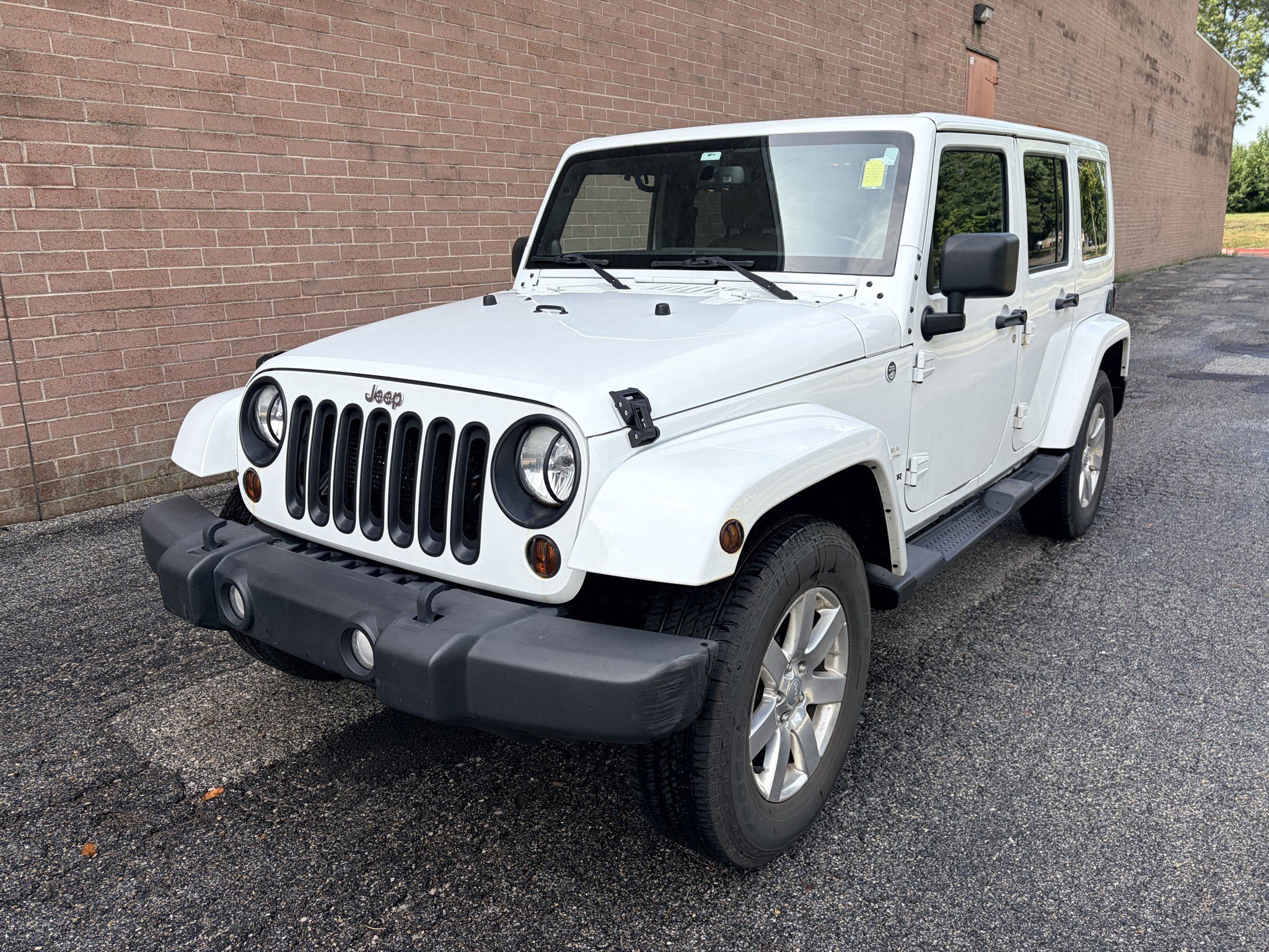 Used 2013 Jeep Wrangler Unlimited Sahara w/ Connectivity Group AWD/4WD image 1