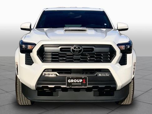 Used 2025 Toyota Tacoma TRD Sport AWD/4WD image 4