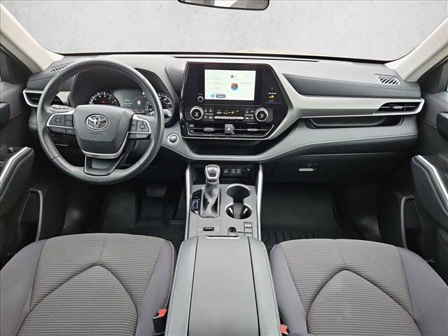 Used 2025 Toyota Highlander LE FWD image 18