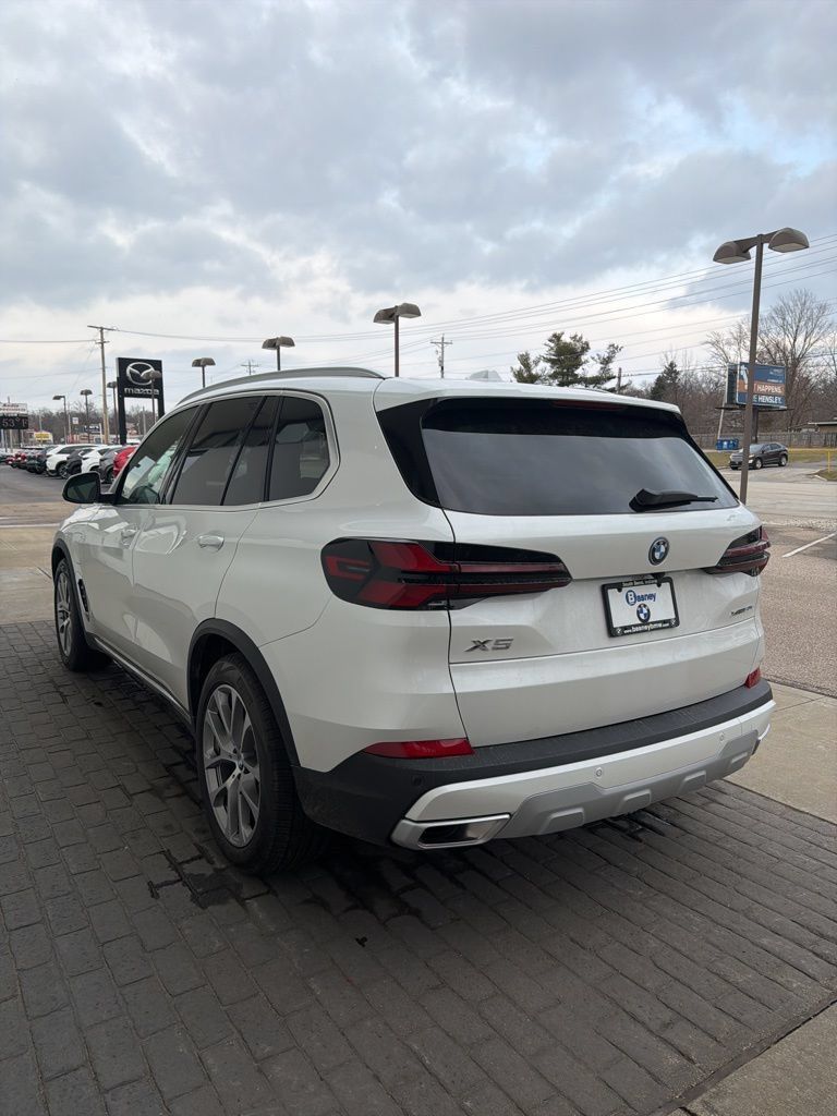 New 2026 BMW X5 xDrive50e w/ Premium Package AWD/4WD image 6