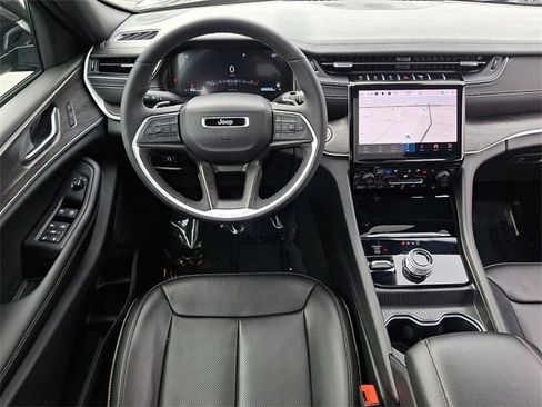 Used 2024 Jeep Grand Cherokee L Limited w/ Luxury Tech Group II image 11