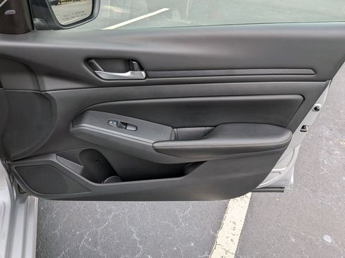Used 2024 Nissan Altima 2.5 SV FWD image 32