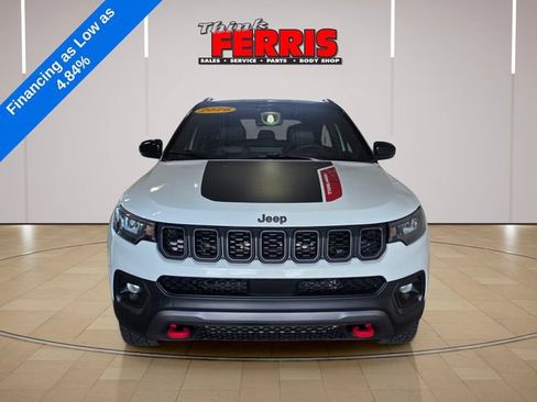 Used 2026 Jeep Compass Trailhawk AWD/4WD image 2