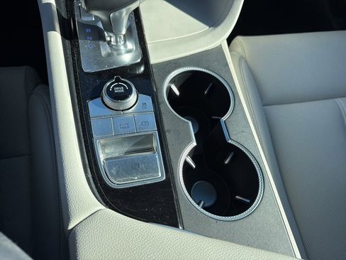 Used 2024 Genesis G70 2.5T image 20