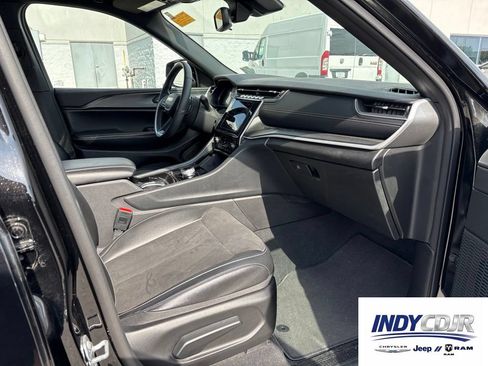 Used 2023 Jeep Grand Cherokee L Laredo AWD/4WD image 14