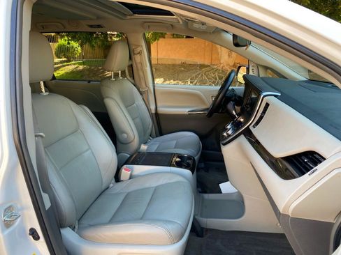 Used 2015 Toyota Sienna XLE Premium FWD image 57