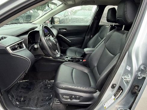 Used 2025 Toyota Corolla Cross XLE FWD image 16