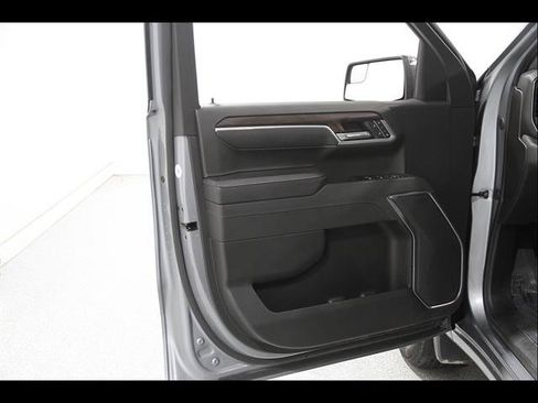 Used 2025 GMC Sierra 1500 SLT AWD/4WD image 4