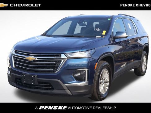 Used 2023 Chevrolet Traverse LT image 1