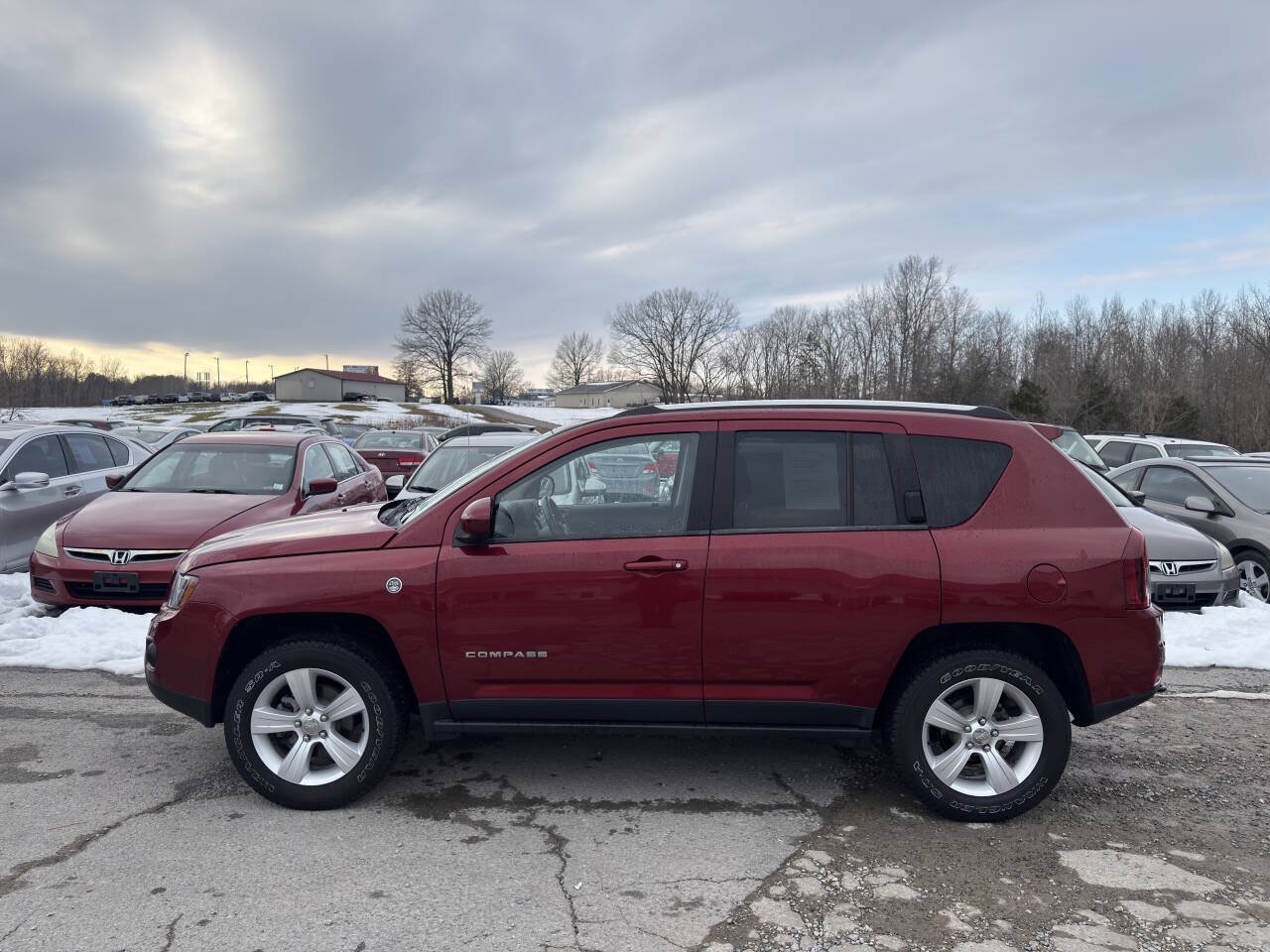 Used 2014 Jeep Compass Latitude AWD/4WD image 3