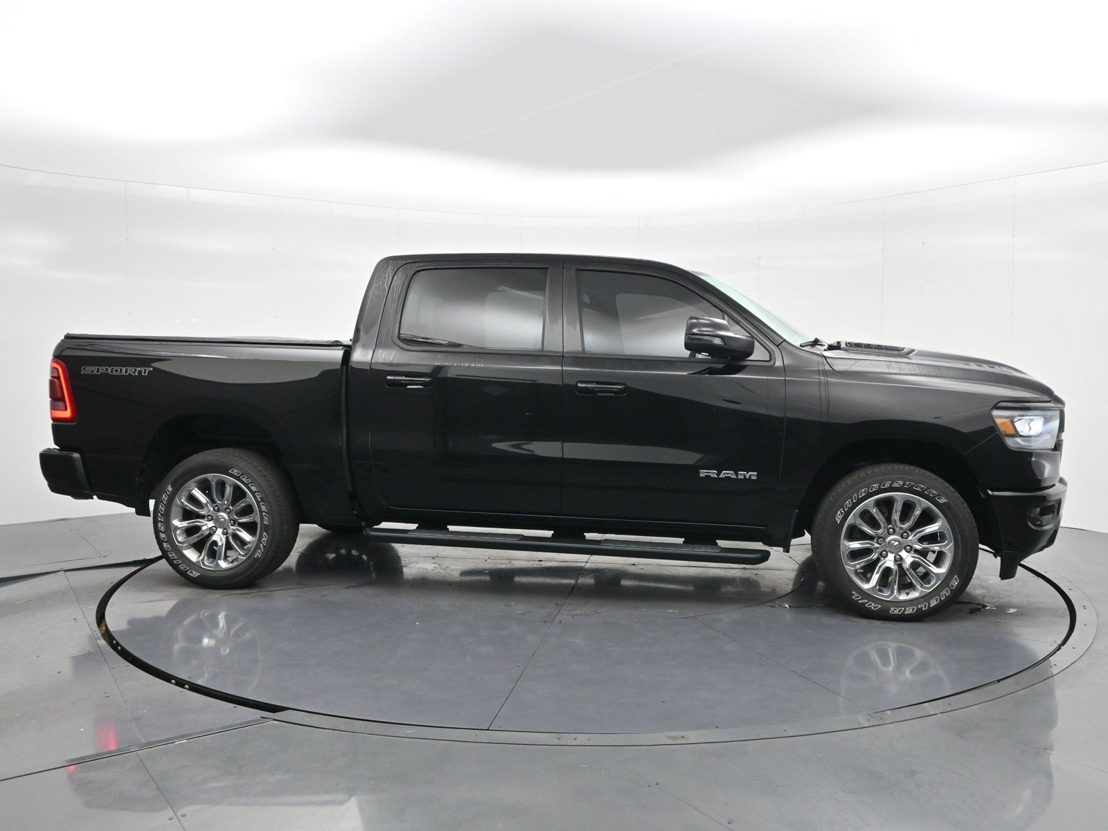 Used 2023 RAM 1500 Laramie AWD/4WD image 4
