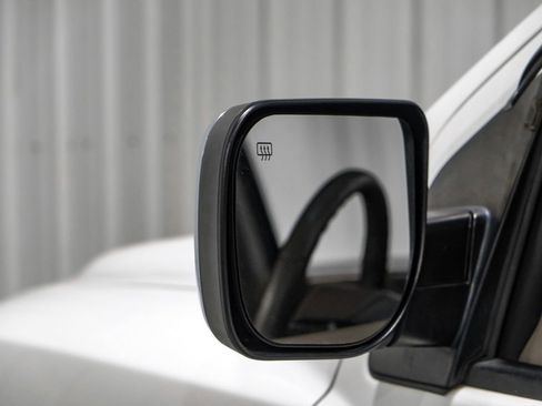 Used 2012 Nissan Armada SV image 40