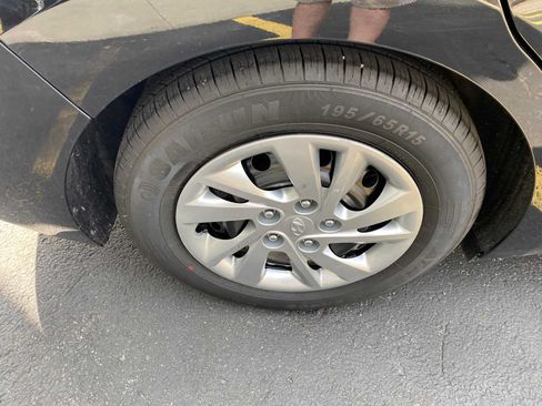 Used 2019 Hyundai Elantra SE FWD image 30
